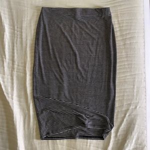 Old Navy jersey pencil skirt. Stripe. Size MD